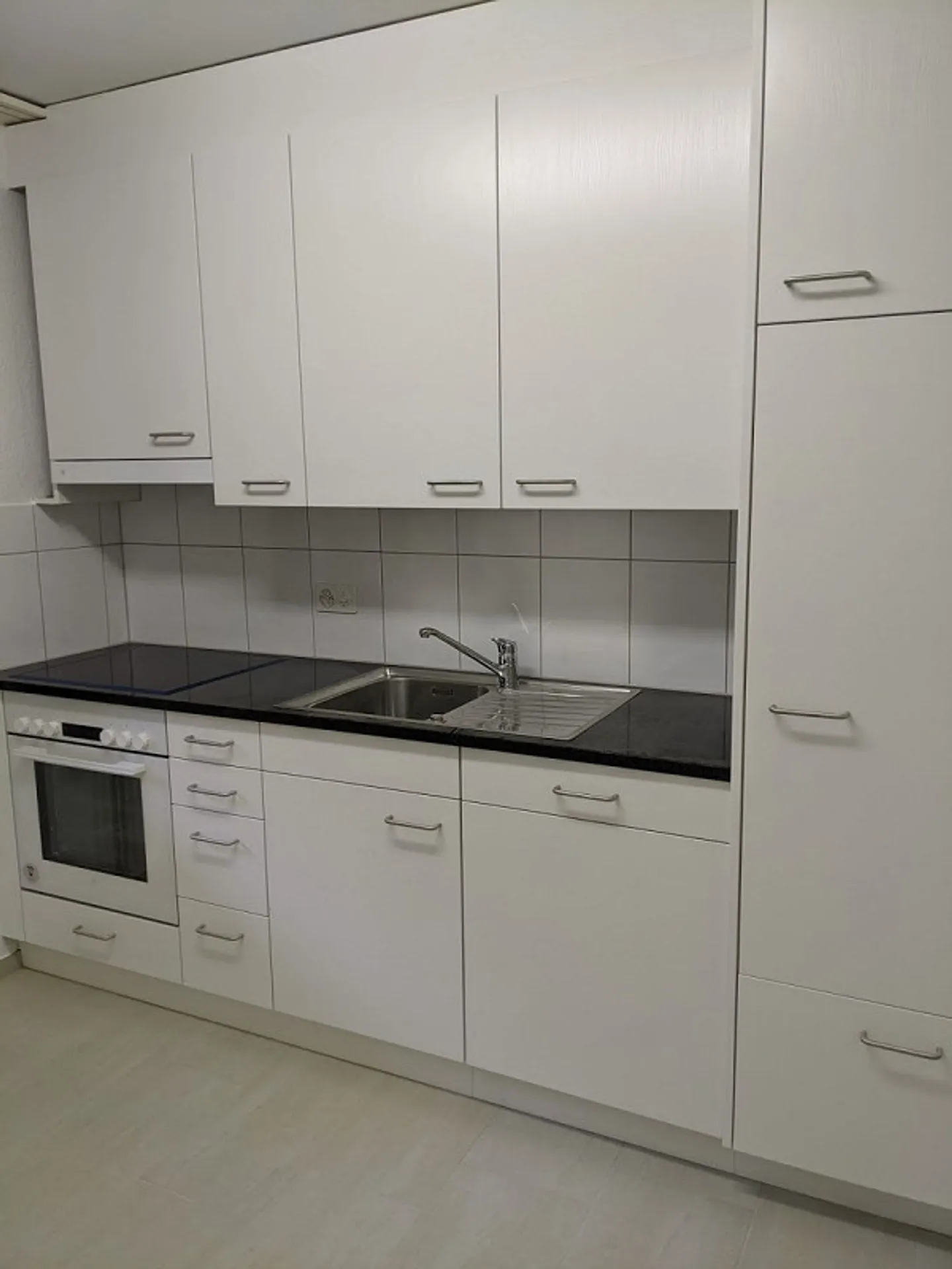 Appartement rénové 3.5 pièces avec terrasse dans le vieux village - Photo 2 sur 10
