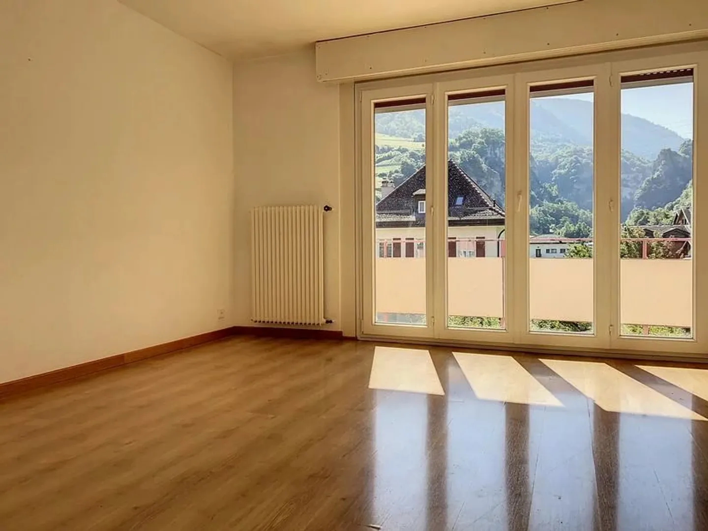 3.5 Room Apartment - Photo 2 of 10