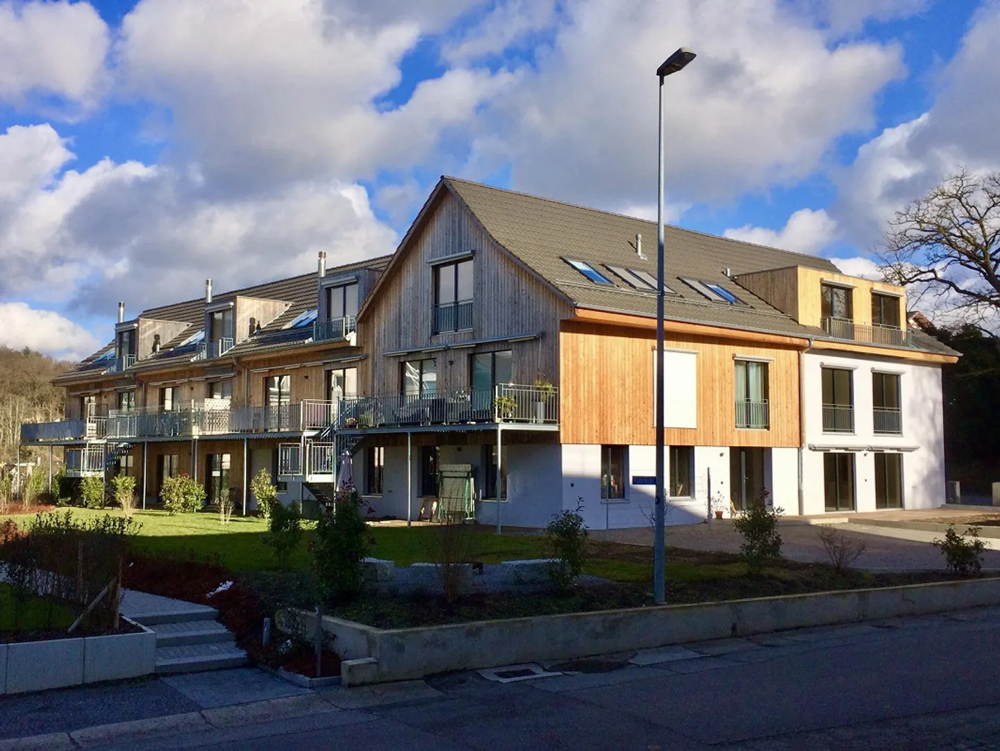 Grosszügiges 5.5-Zimmer-Reiheneinfamilienhaus mit eigenem Garten - Photo 1 of 18