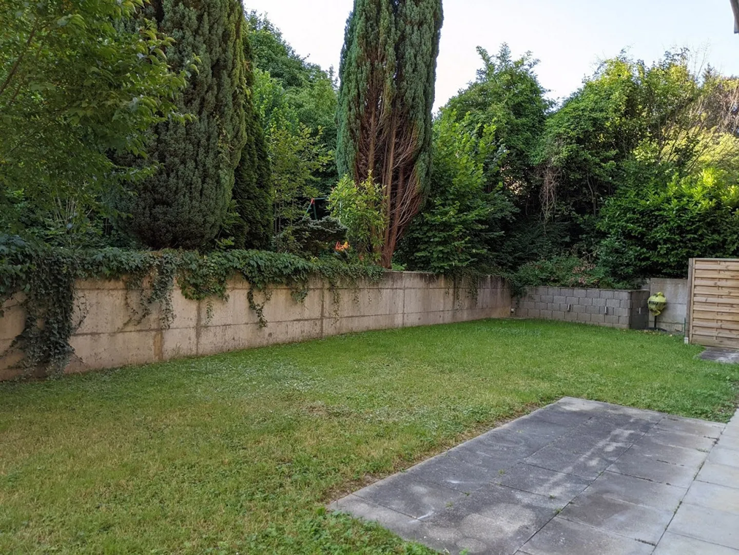 Appartement rénové 3.5 pièces avec terrasse dans le vieux village - Photo 9 sur 10
