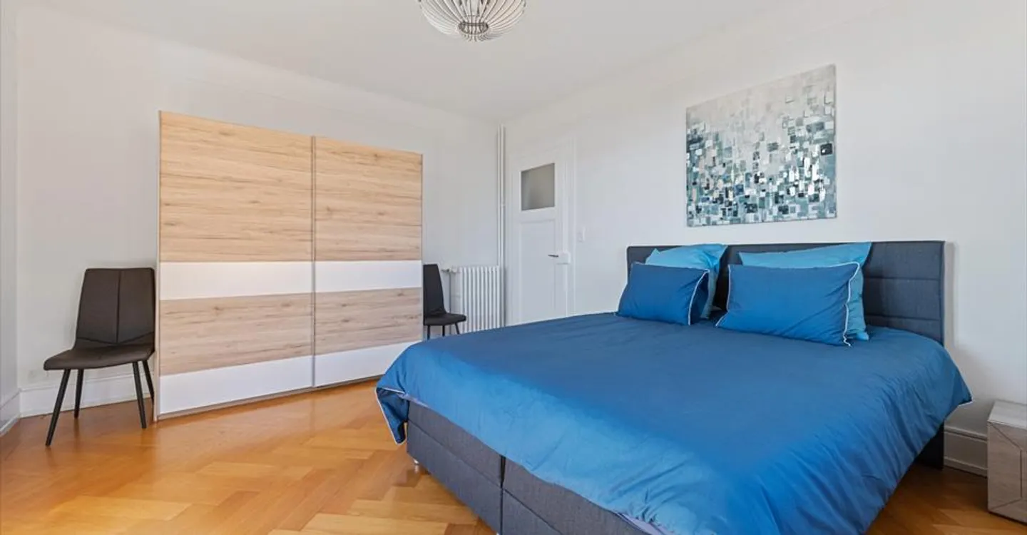 WUNDERBARE 2-ZIMMER-WOHNUNG MIT PANORAMABLICK - PULLY - Foto 2 von 5