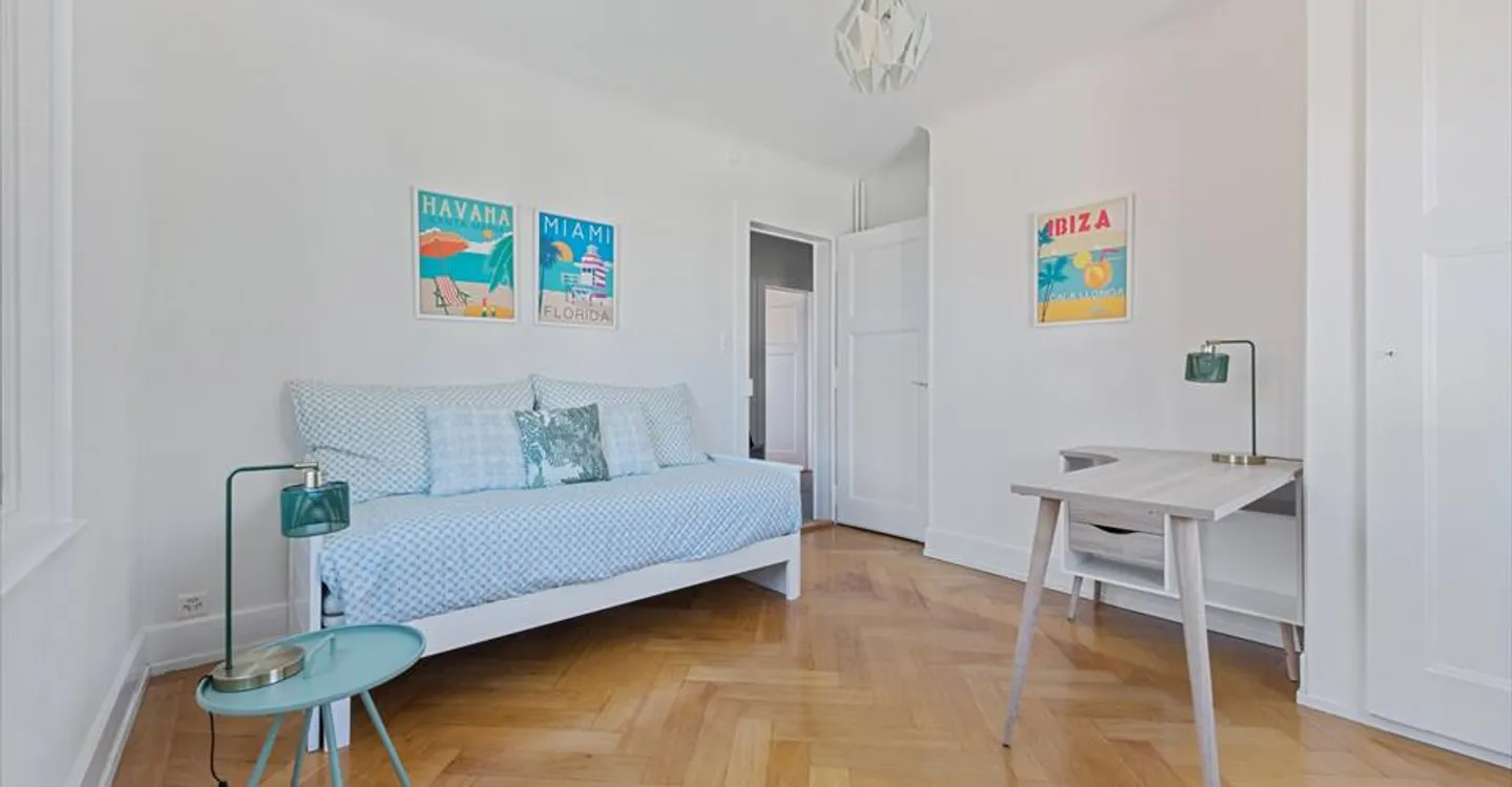WUNDERBARE 2-ZIMMER-WOHNUNG MIT PANORAMABLICK - PULLY - Foto 3 von 5