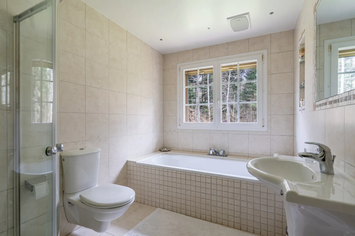 Exceptional Property in Absolute Calm - Photo 2 of 13