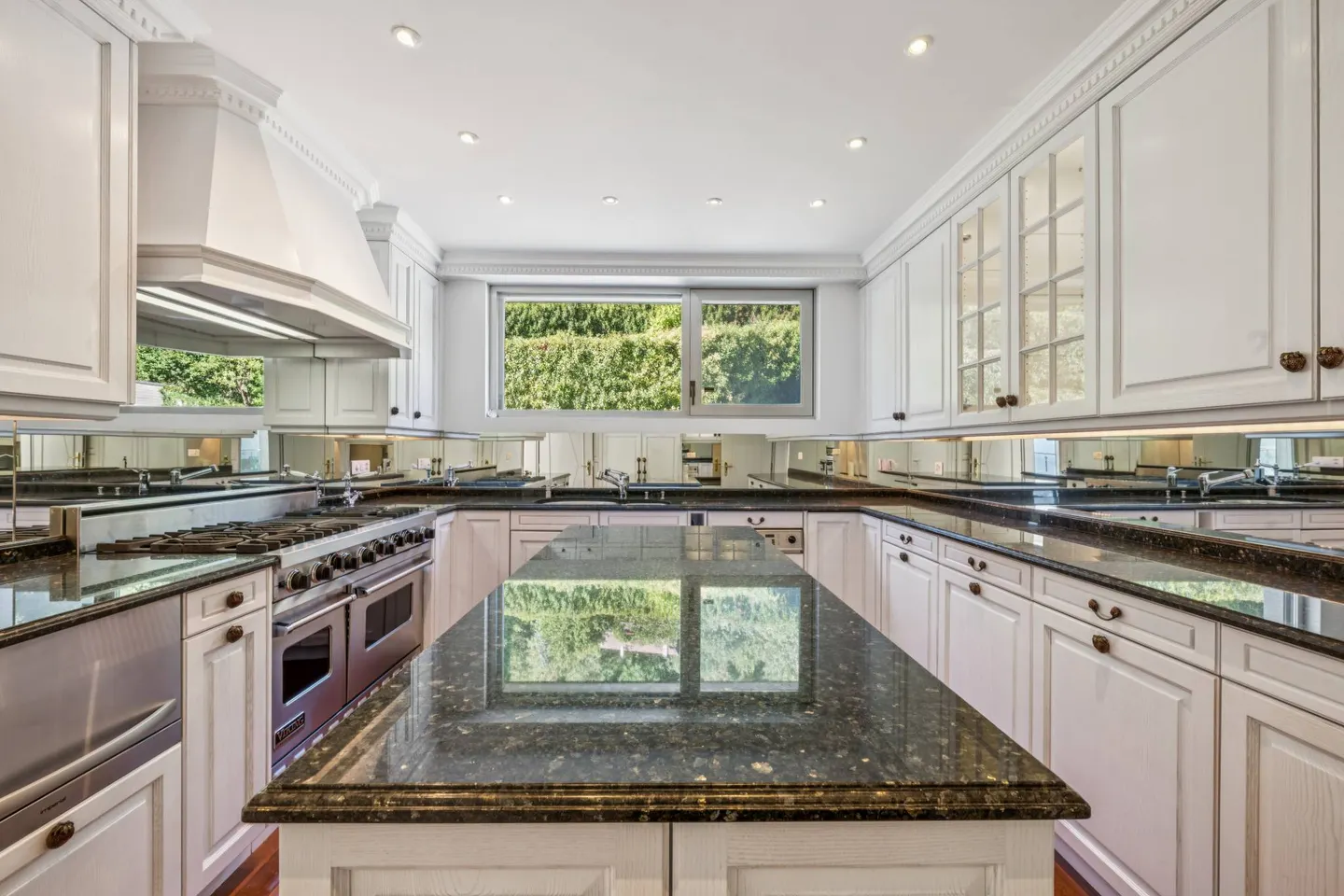 Master Property with Panoramic View of the Lake - Photo 5 of 13