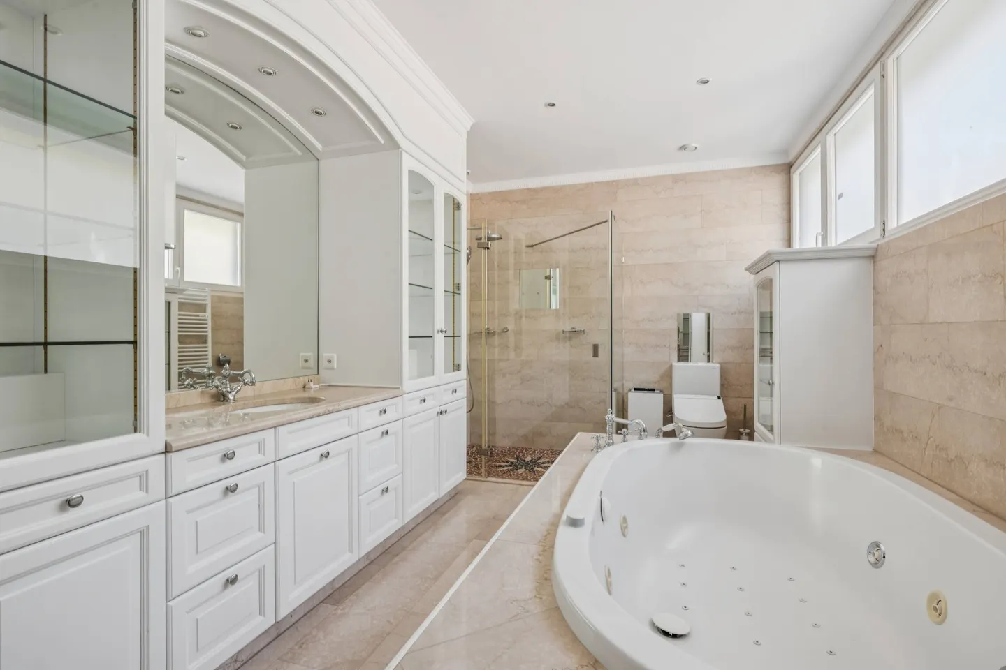 Master Property with Panoramic View of the Lake - Photo 7 of 13