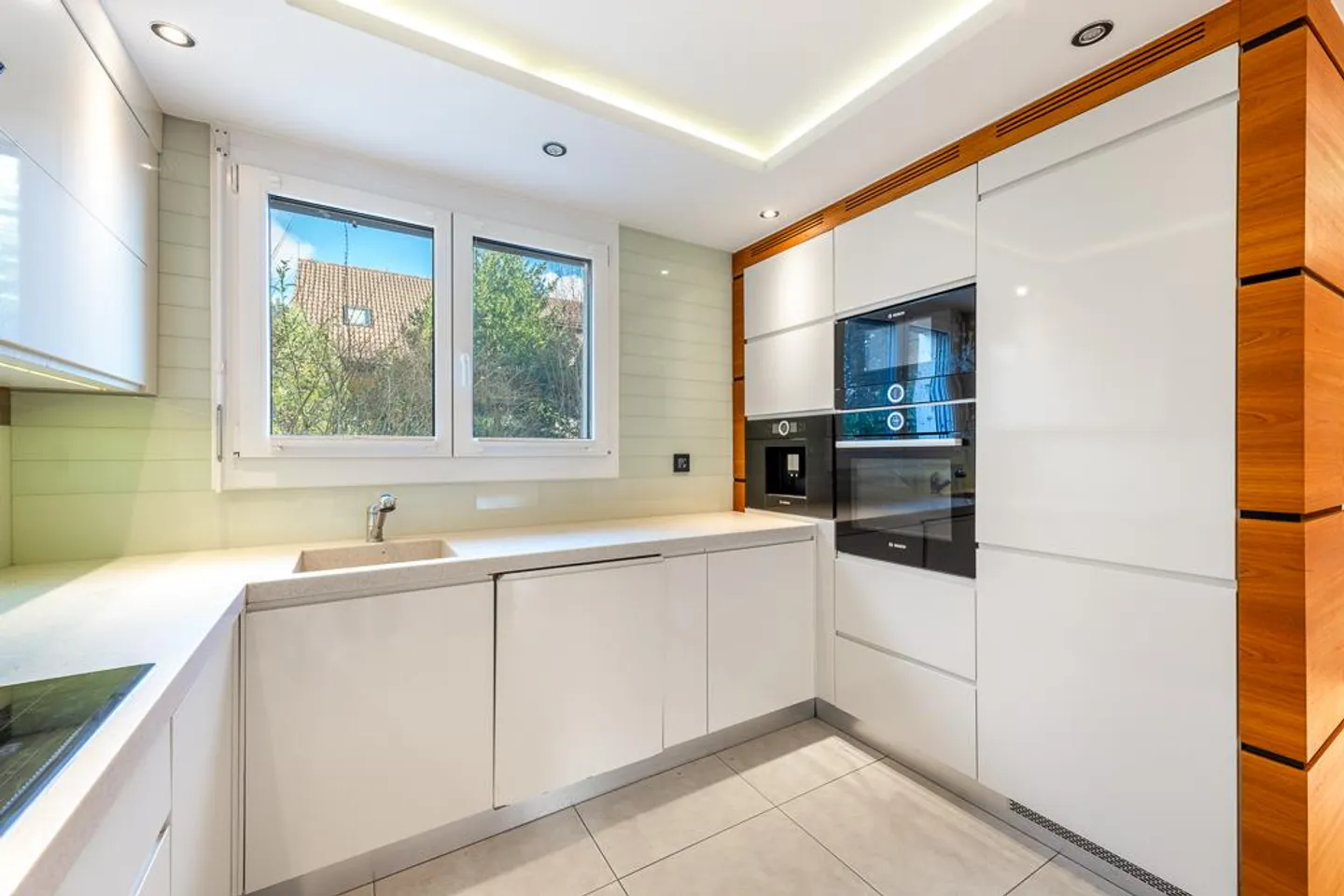 Zentral, stilvoll, einzigartig - 6.5-Zimmer-Wohnjuwel - Foto 3 von 8