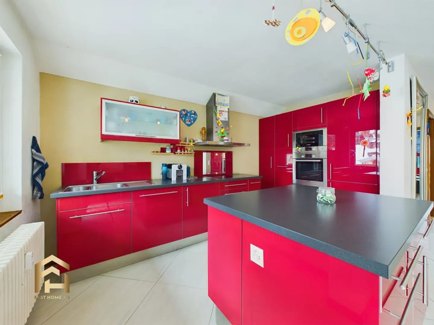 Grosszügige 6.5-Zimmer-Wohnung in Unterbäch - Foto 1 di 13