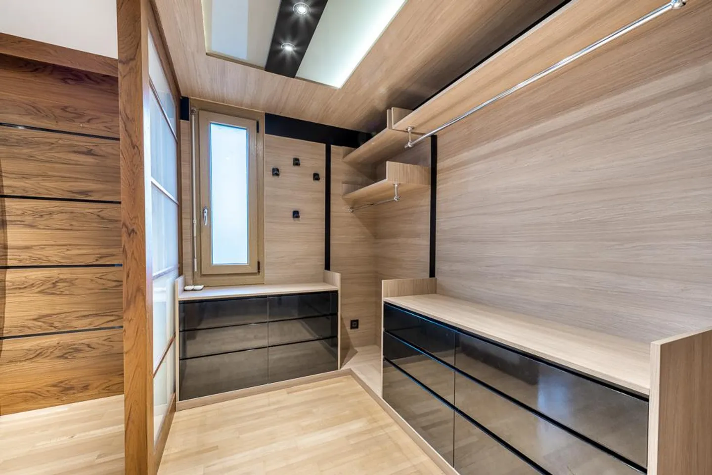 Zentral, stilvoll, einzigartig - 6.5-Zimmer-Wohnjuwel - Foto 6 von 8