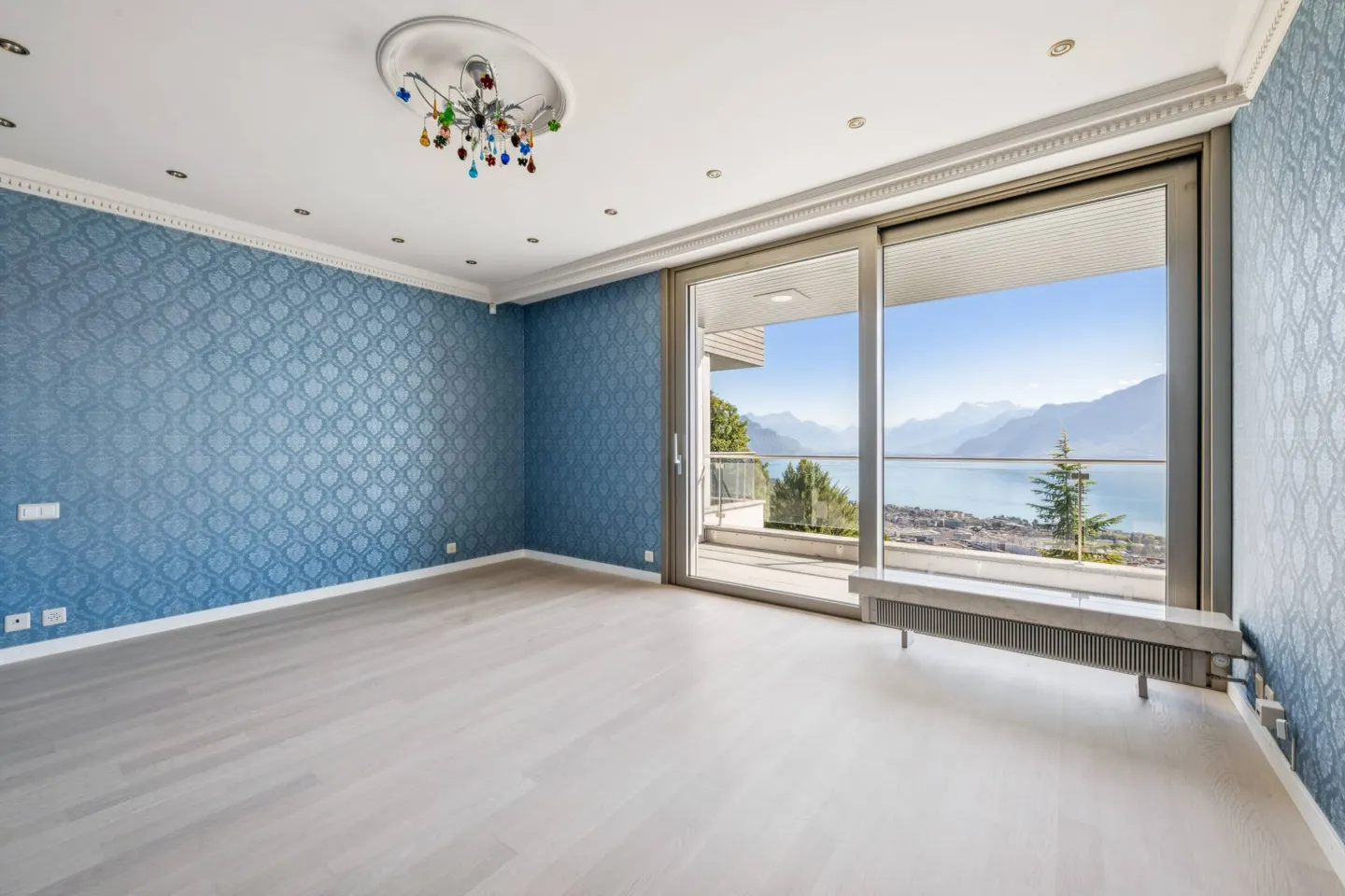 Master Property with Panoramic View of the Lake - Photo 8 of 13