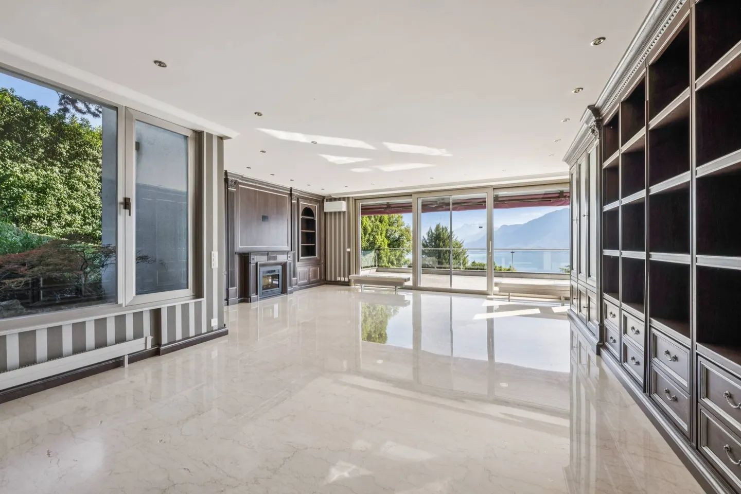 Master Property with Panoramic View of the Lake - Photo 9 of 13