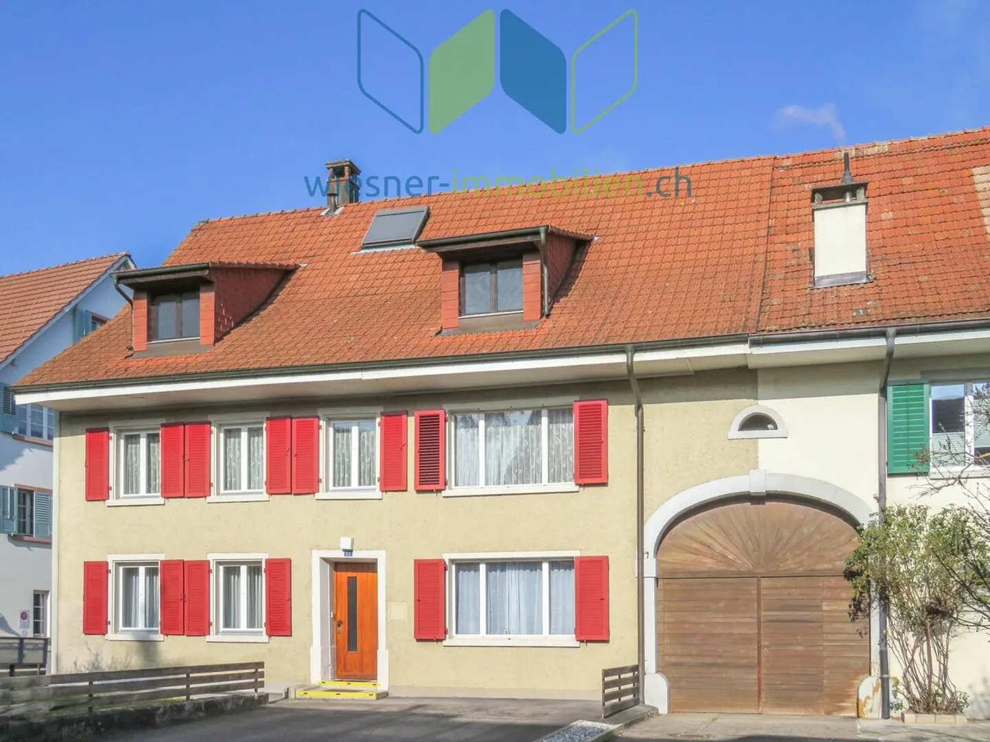 Geräumiges Mehrfamilienhaus - Foto 2 von 8