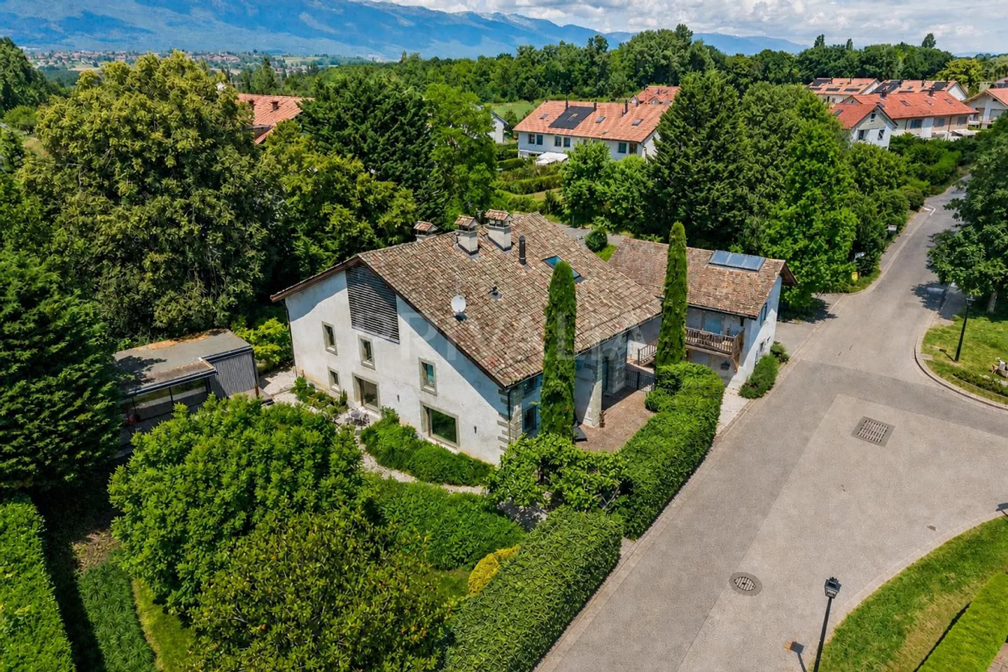 Unique : Élégant domaine alliant authenticité et design contemporain - Photo 9 sur 11