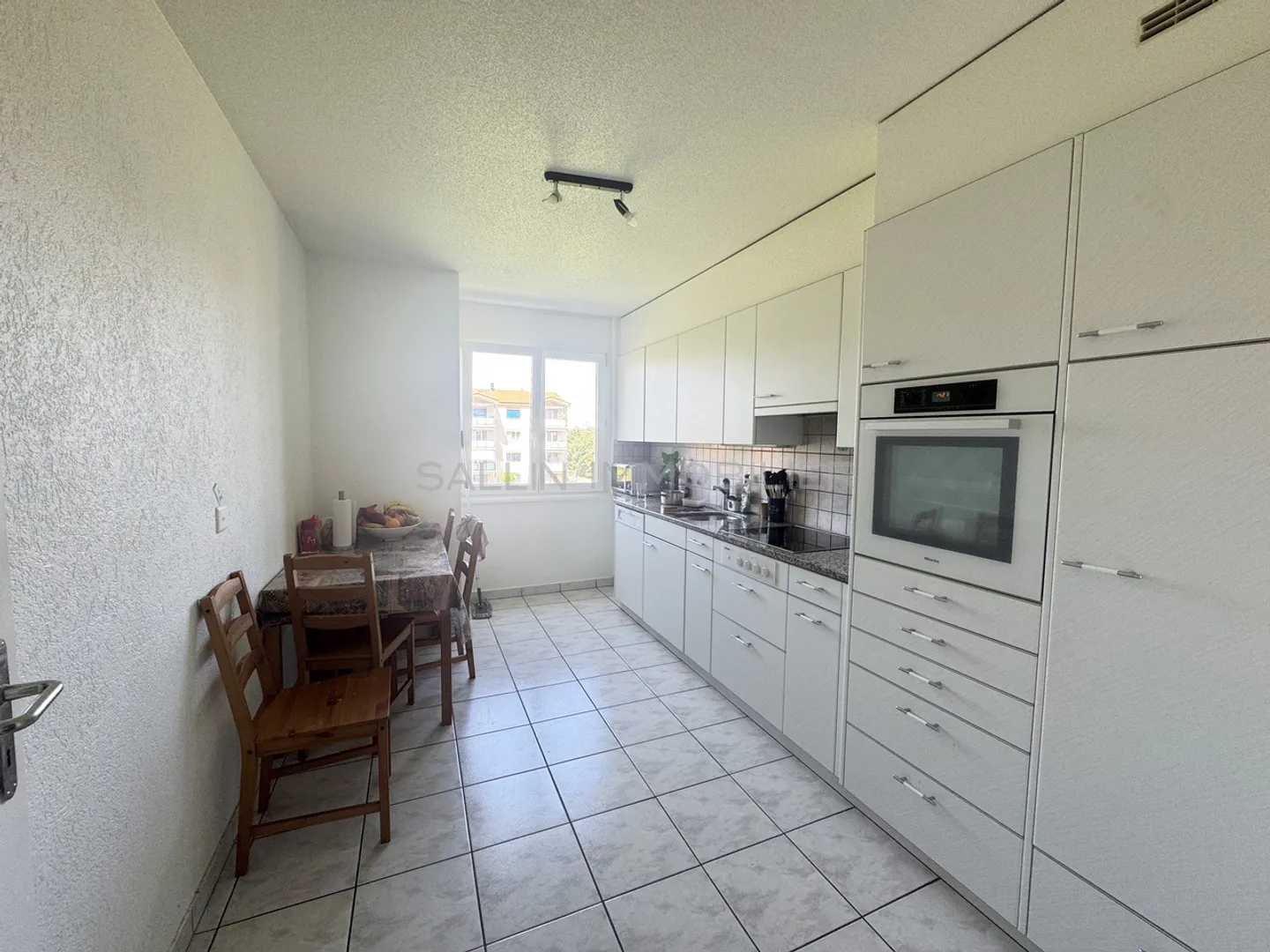 Vendita di 3 appartamenti, 2x 5 stanze e 4 stanze + 3 posti auto interni - Foto 2 di 12