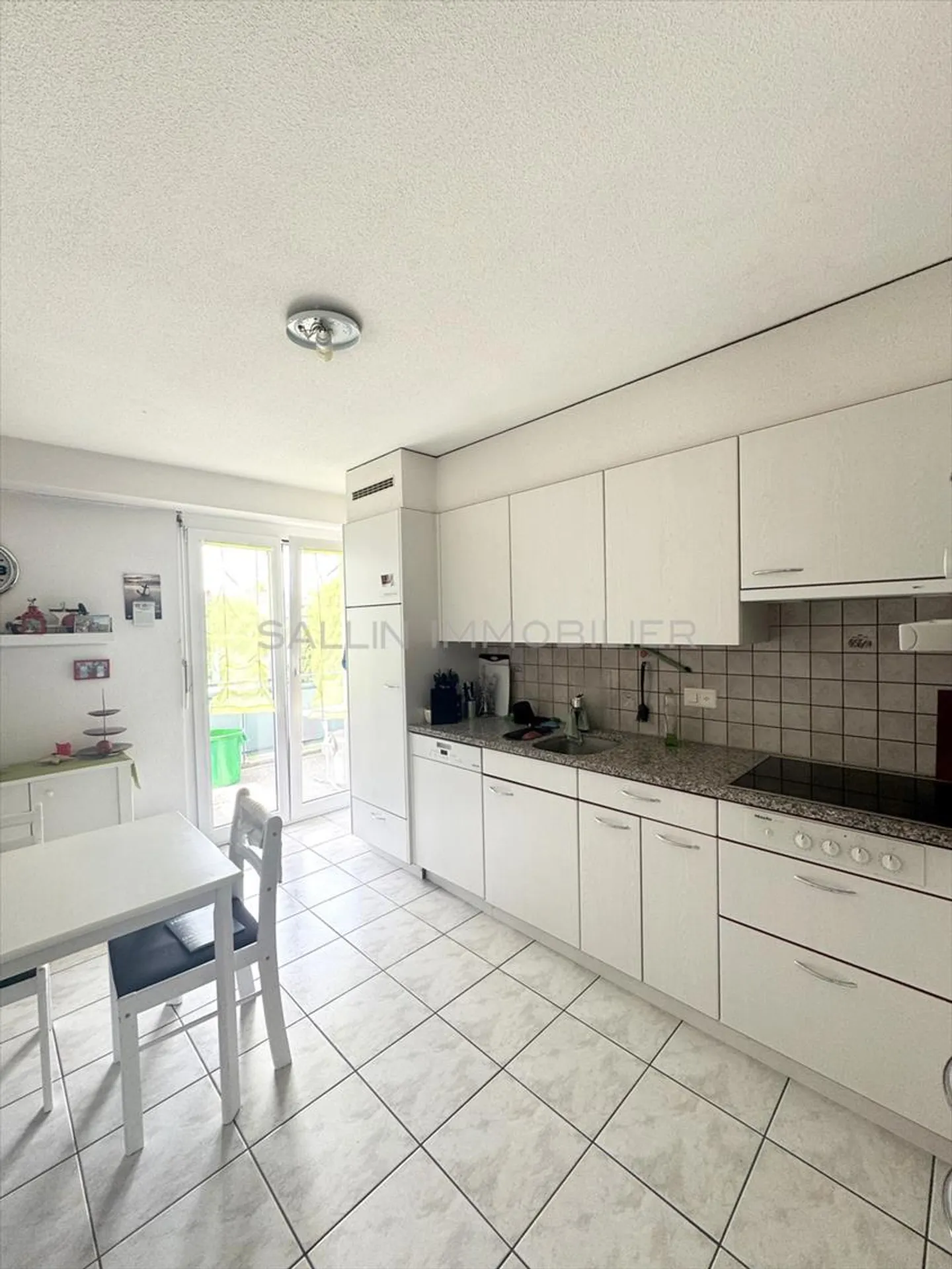 Vendita di 3 appartamenti, 2x 5 stanze e 4 stanze + 3 posti auto interni - Foto 5 di 12