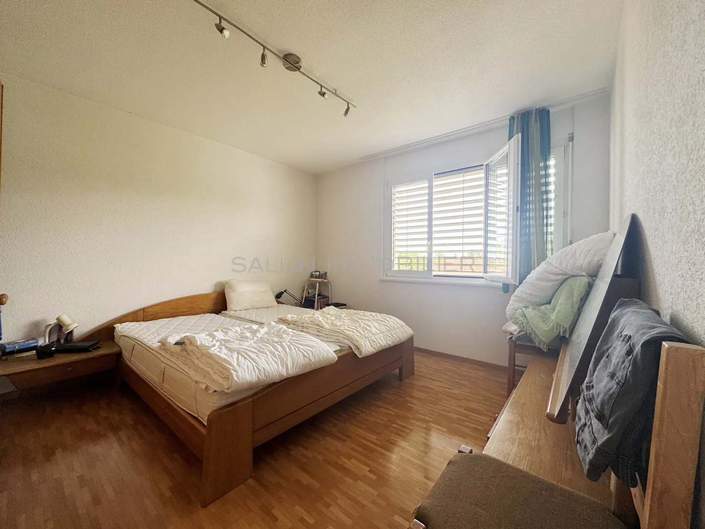 Vendita di 3 appartamenti, 2x 5 stanze e 4 stanze + 3 posti auto interni - Foto 8 di 12
