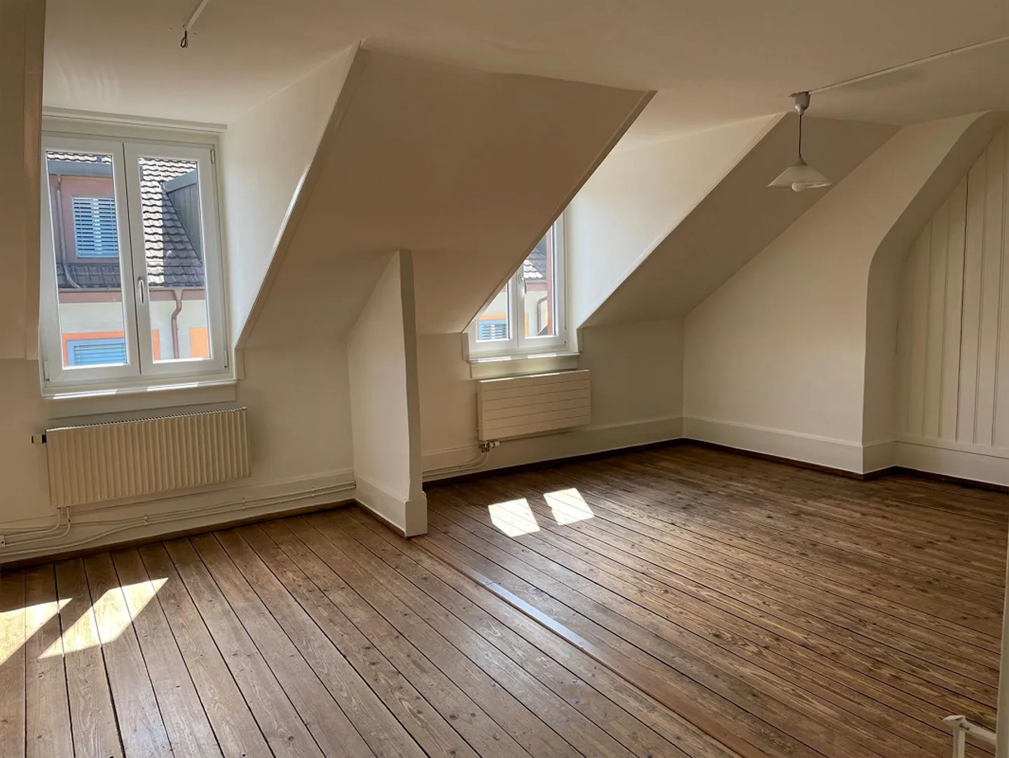 Appartement sous les toits de 3 pièces dans le cœur de Lucerne - Photo 3 sur 8