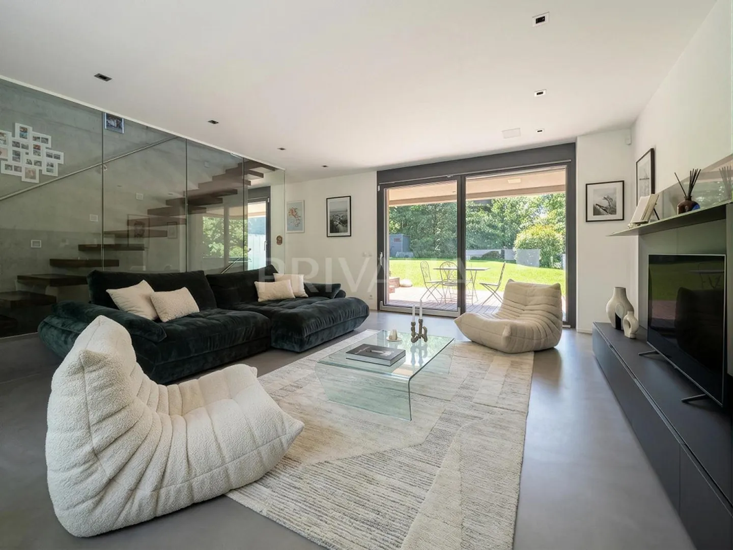 Elegante villa semi-indipendente con caratteristiche di alta gamma - Foto 1 di 13