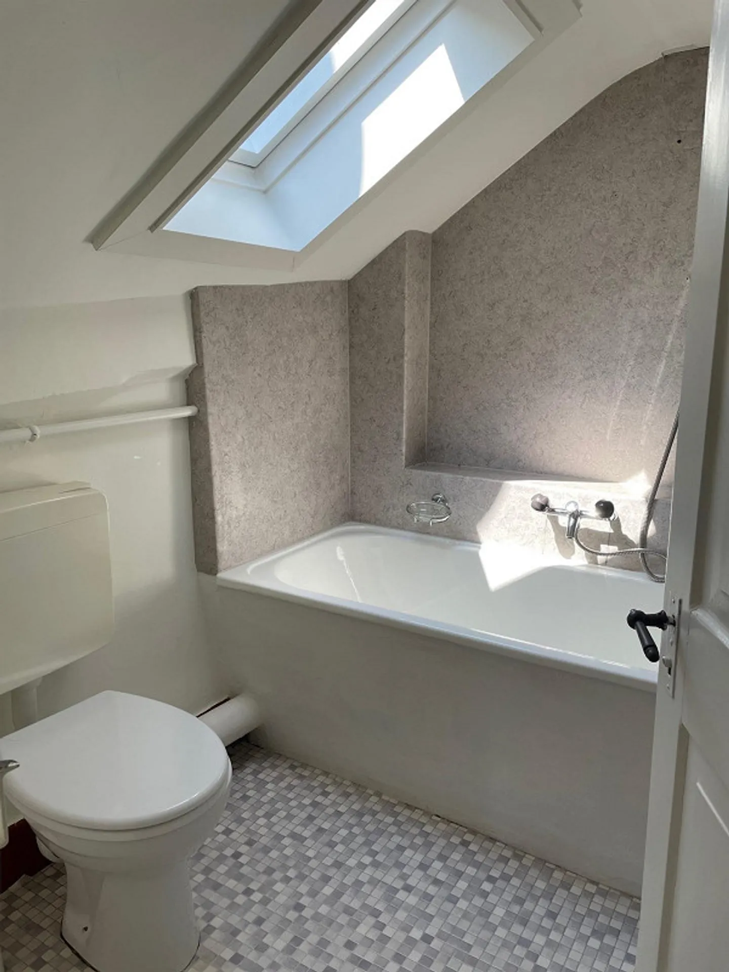 Appartement sous les toits de 3 pièces dans le cœur de Lucerne - Photo 8 sur 8