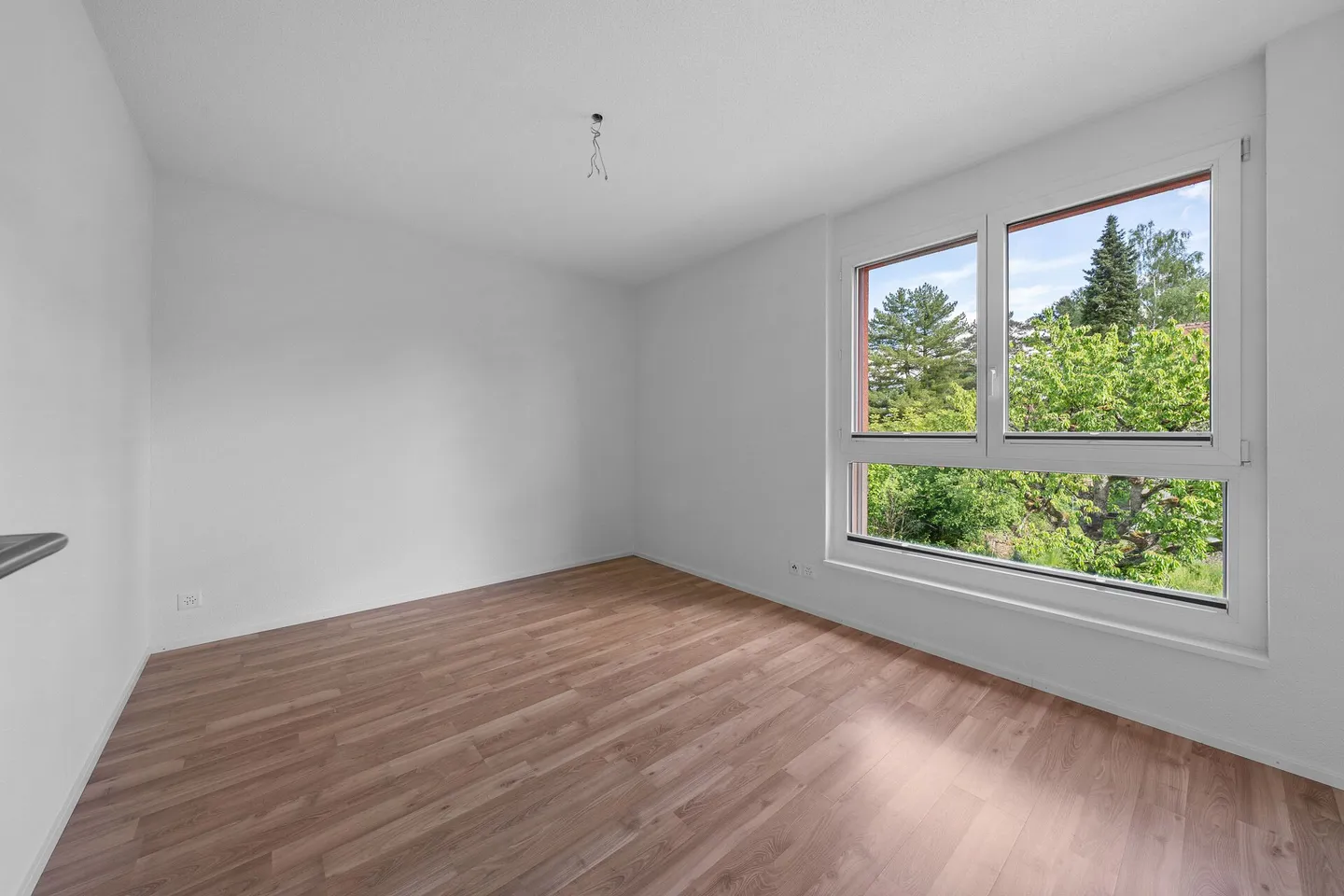Modern and spacious 4.5 room apartment in a central location - Photo 4 of 10