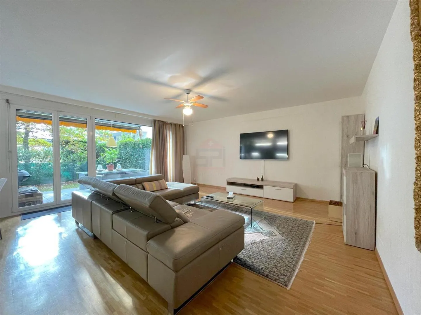 APPARTAMENTO ELEVATO DI 4 CAMERE CON TERRAZZA IN UNA POSIZIONE TRANQUILLA A VERNIER - Foto 2 di 7