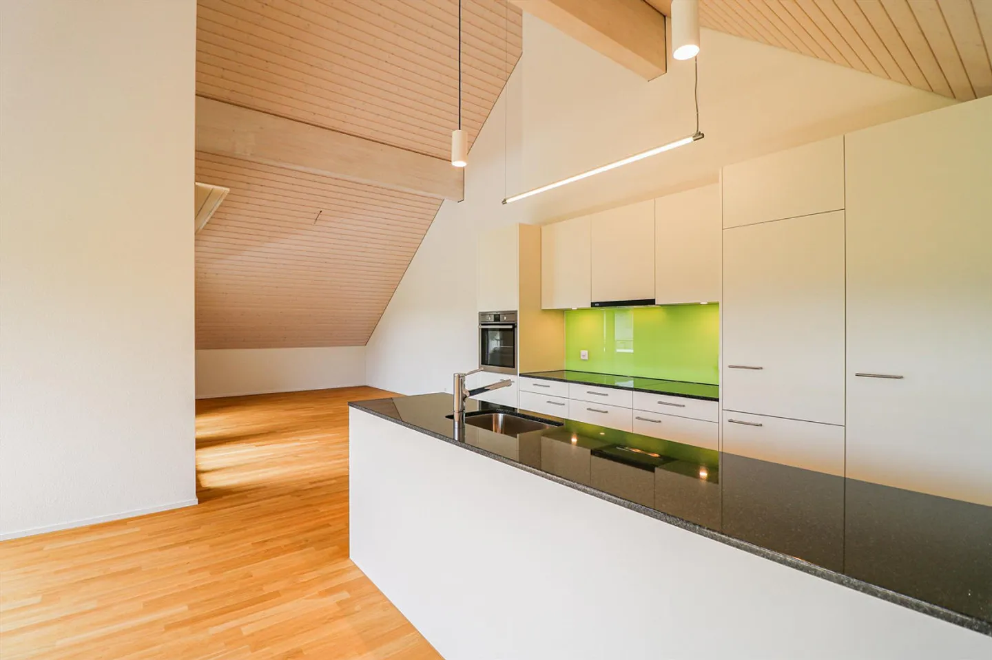 Unique 4½-room apartment in ownership standard - Photo 2 of 8