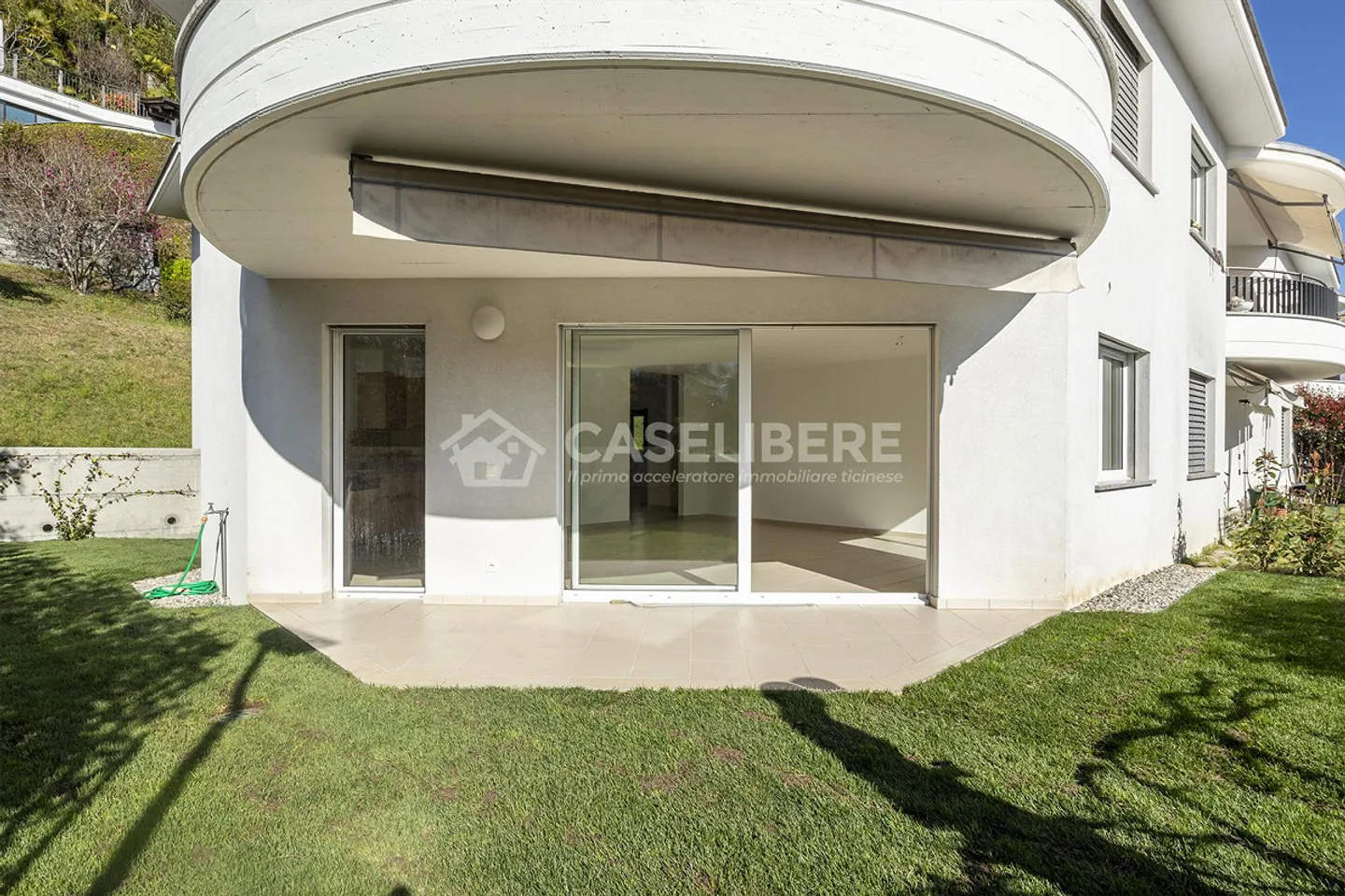 ELEGANT 3.5 ROOMS IN SOLDUNO WITH GARDEN AND OPEN VIEW - Photo 1 of 15