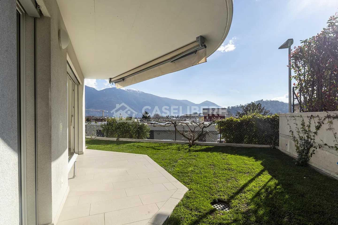 ELEGANT 3.5 ROOMS IN SOLDUNO WITH GARDEN AND OPEN VIEW - Photo 2 of 15
