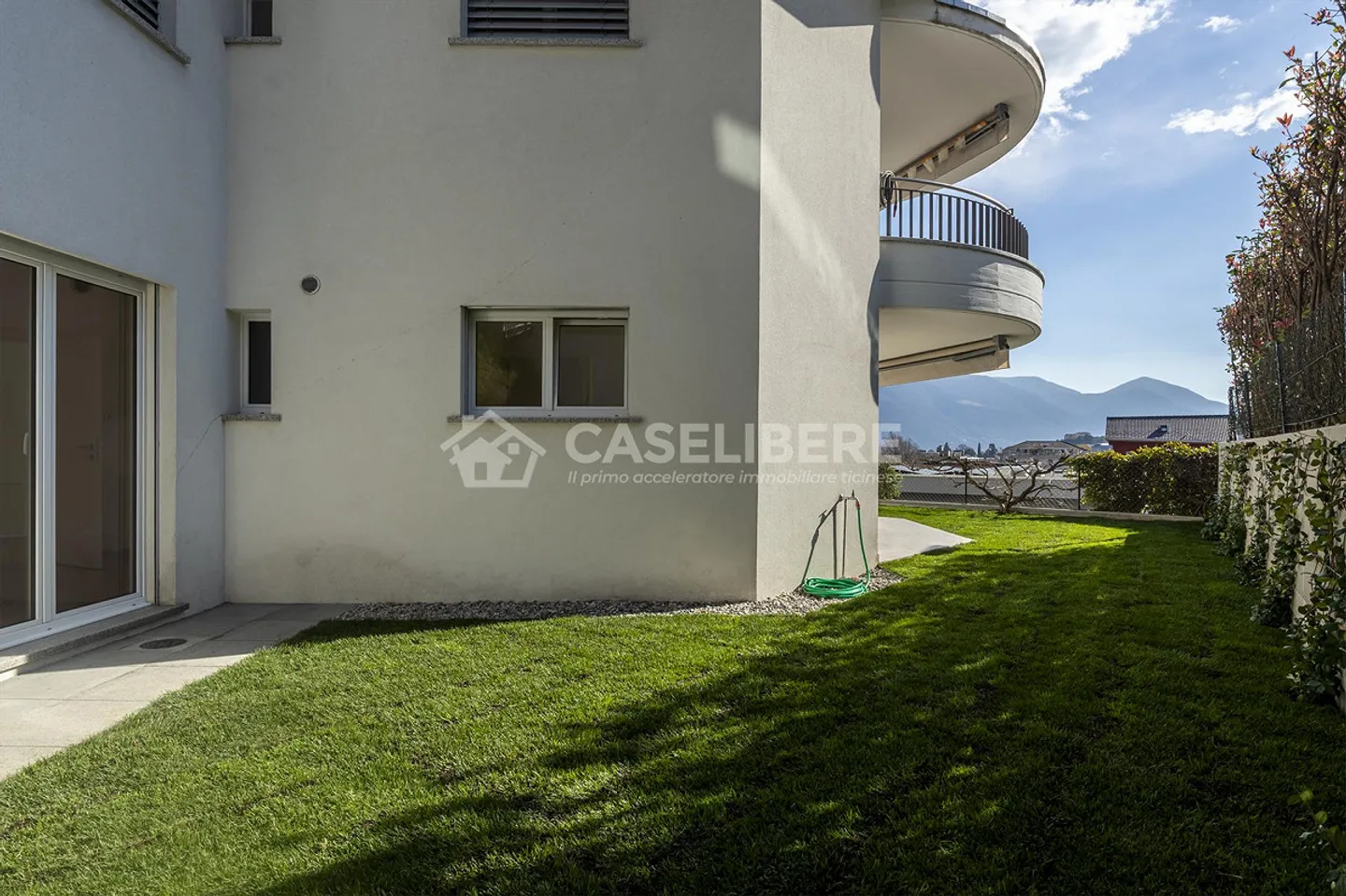 ELEGANT 3.5 ROOMS IN SOLDUNO WITH GARDEN AND OPEN VIEW - Photo 3 of 15