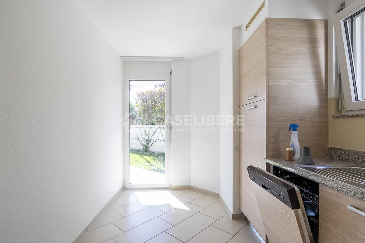 ELEGANT 3.5 ROOMS IN SOLDUNO WITH GARDEN AND OPEN VIEW - Photo 8 of 15