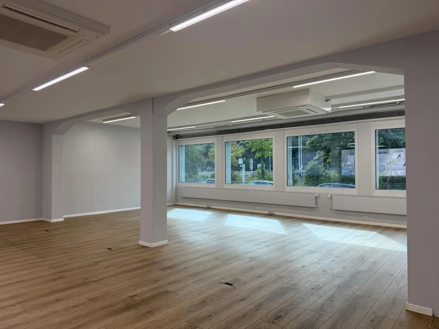 Top ausgebaute Bürofläche mit 2 Parkplätzen - Foto 4 von 5