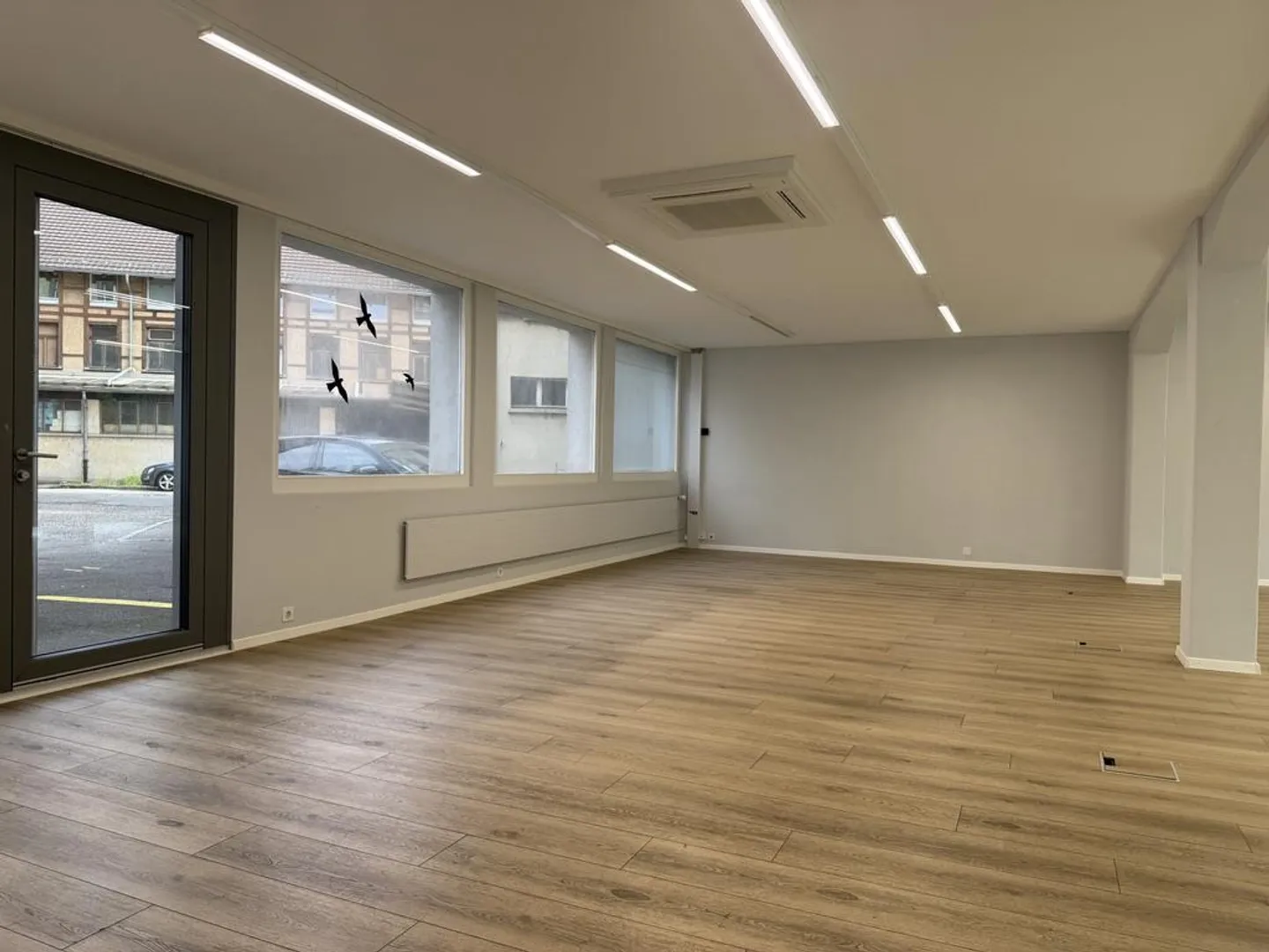 Top ausgebaute Bürofläche mit 2 Parkplätzen - Foto 5 von 5