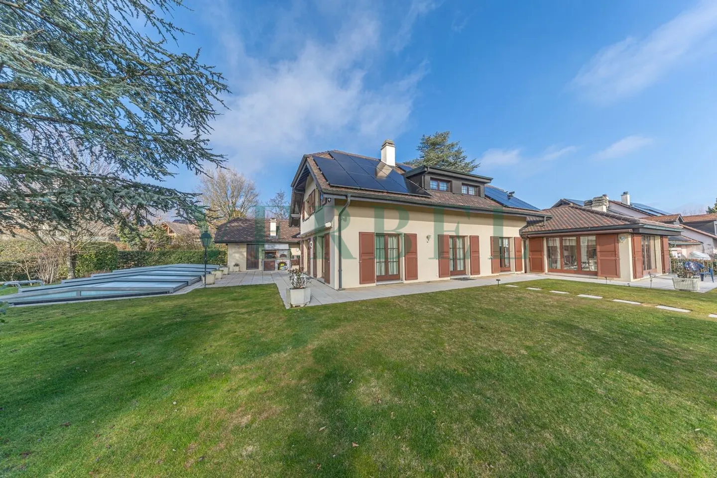 Wunderschönes Familienhaus mit Schwimmbad - Foto 1 von 5