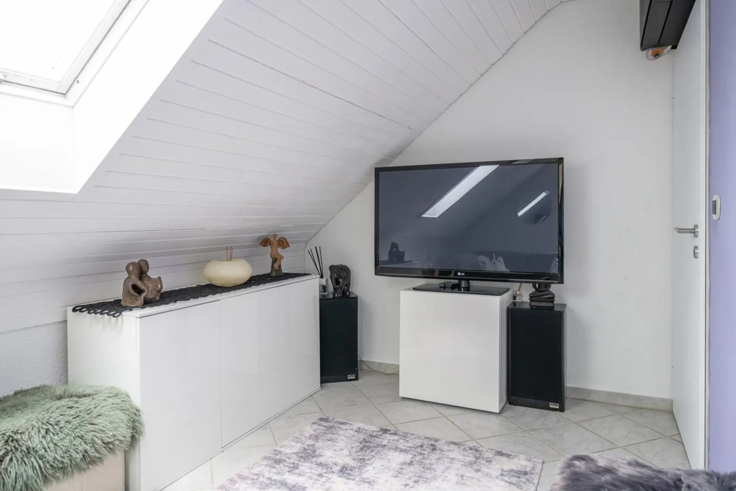 Dreamlike single-family house with large terrace and idyllic garden seating areas! - Photo 7 of 18