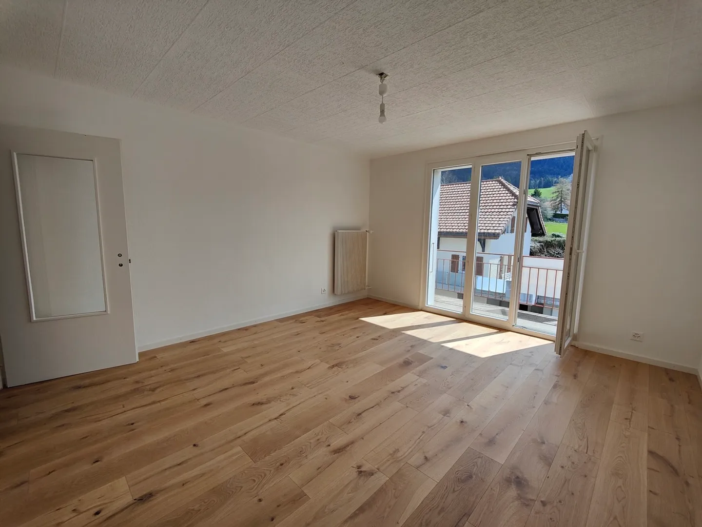 SEMSALES / Rue de l'Ecole 7 / 3,5 Zimmer im Erdgeschoss mit Balkon - Photo 3 sur 7