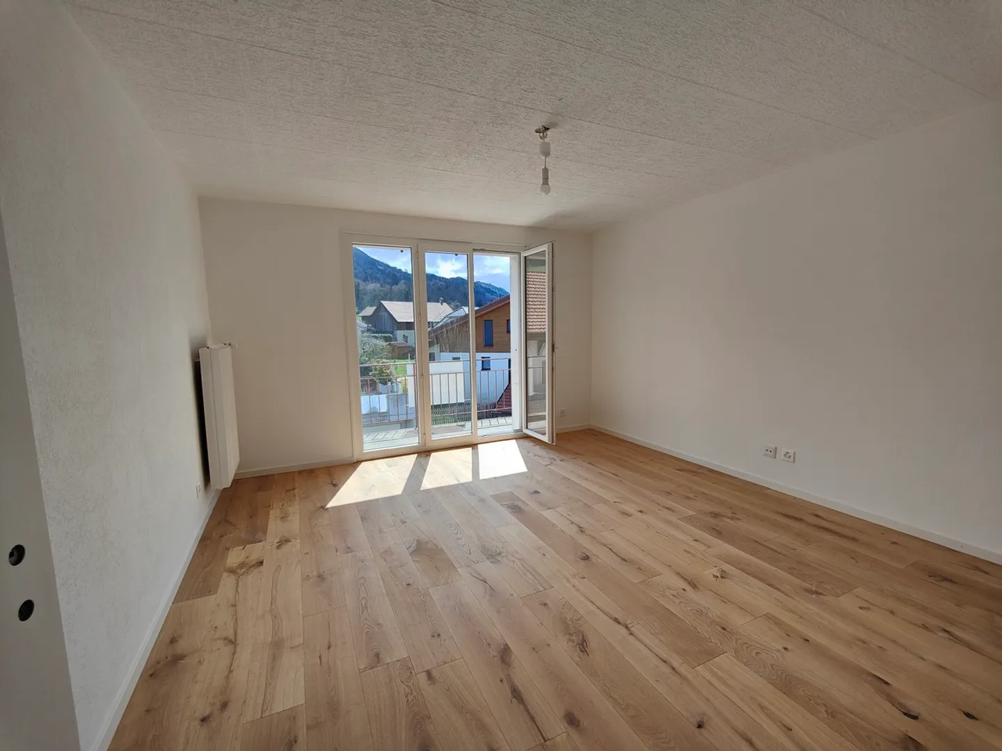 SEMSALES / Rue de l'Ecole 7 / 3,5 Zimmer im Erdgeschoss mit Balkon - Photo 4 sur 7