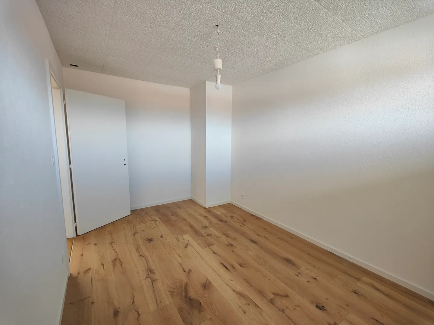 SEMSALES / Rue de l'Ecole 7 / 3,5 Zimmer im Erdgeschoss mit Balkon - Photo 5 sur 7
