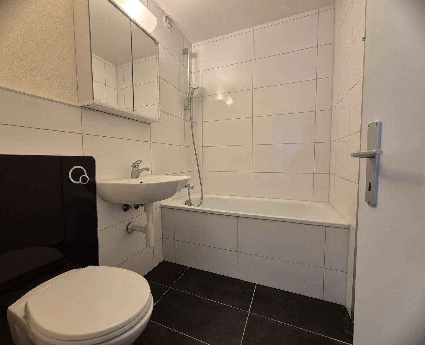 SEMSALES / Rue de l'Ecole 7 / 3,5 Zimmer im Erdgeschoss mit Balkon - Photo 6 sur 7