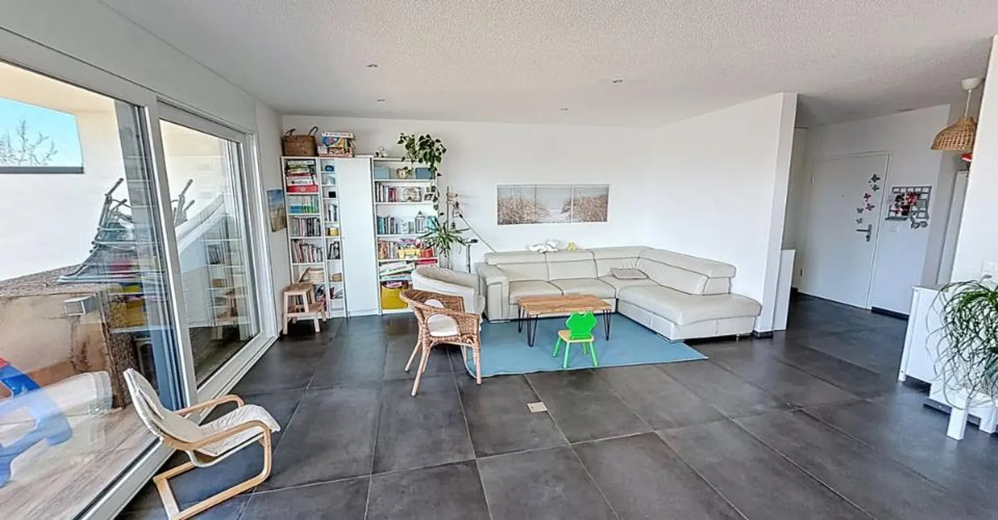 Bright penthouse with large terrace and lake view - Cheyres - Photo 3 of 10