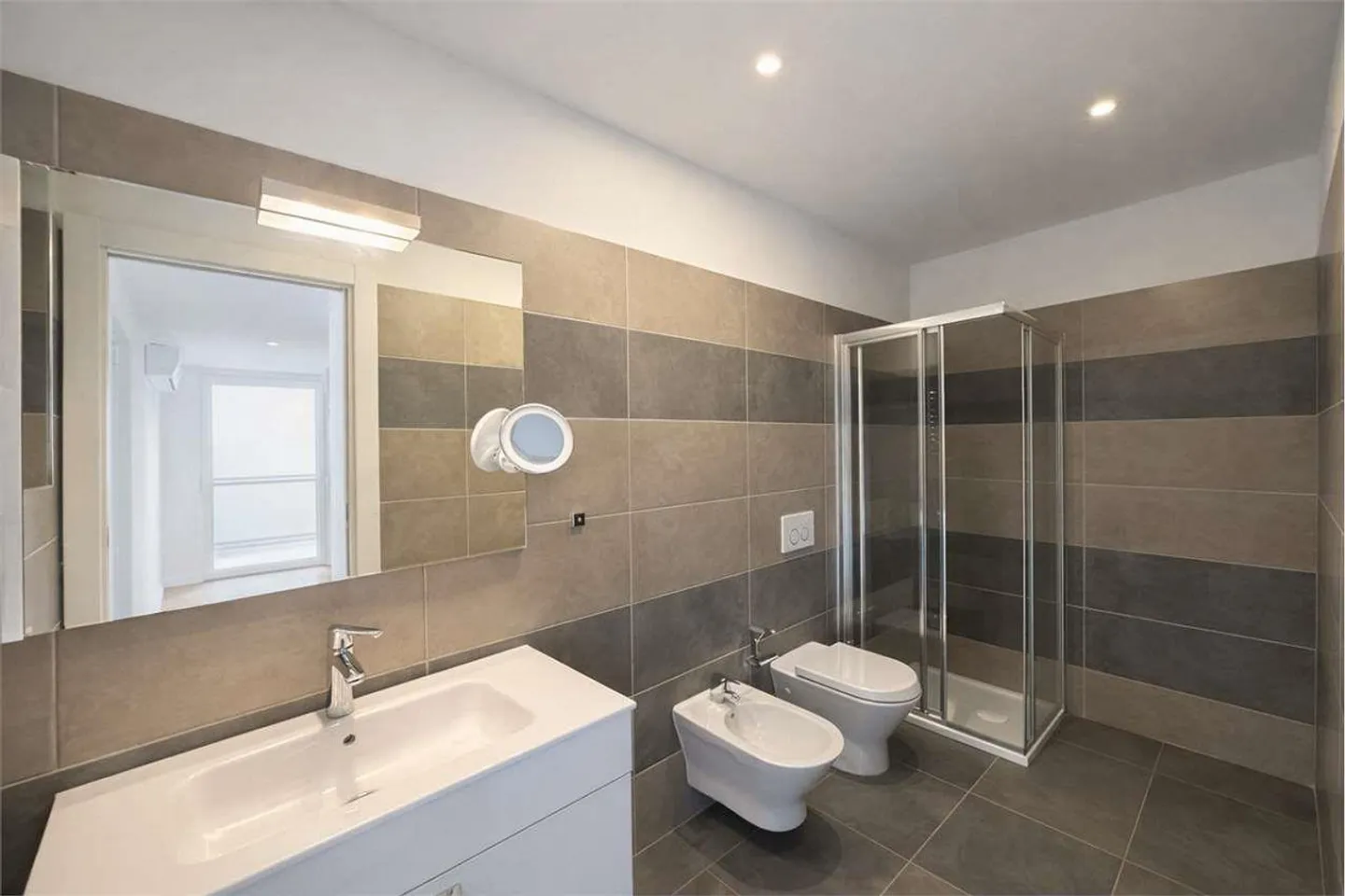 Appartement élégant de 5 pièces avec jardin privé à Bironico - Photo 11 sur 13