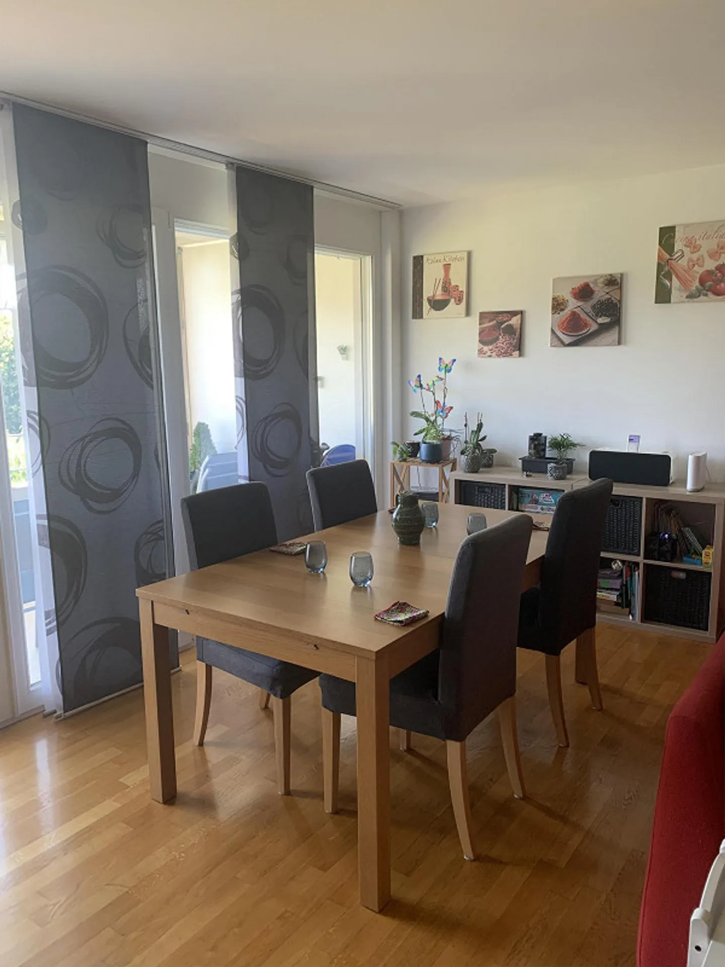 Grand appartement 4,5pcs Lumineux dans un cadre verdoyant avec balcon - Photo 2 sur 12
