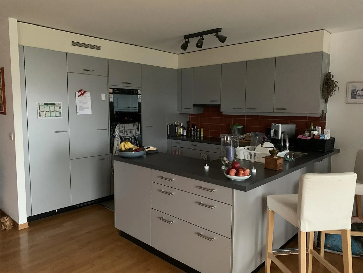 Grand appartement 4,5pcs Lumineux dans un cadre verdoyant avec balcon - Photo 4 sur 12