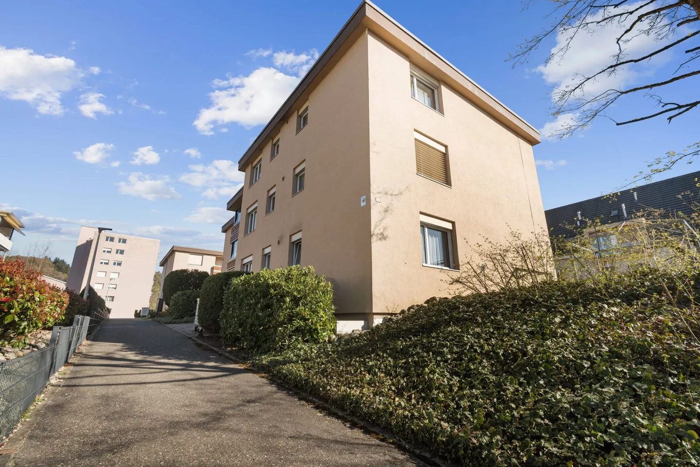 Bien d'investissement : Deux maisons multifamiliales à vendre à Oberentfelden - Photo 3 sur 5