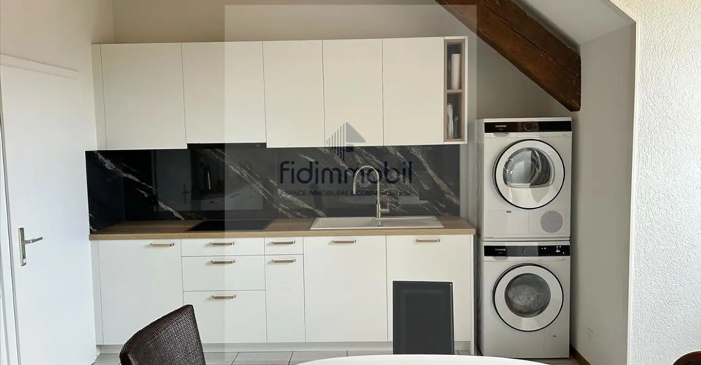 BELLISSIMO APPARTAMENTO PARZIALMENTE RISTRUTTURATO IN UNA CASA DI PAESE - Foto 1 di 12