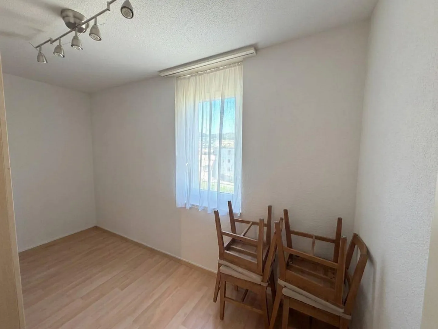 4-room apartment with balcony & garage for sale in Unterkulm - Photo 5 of 10