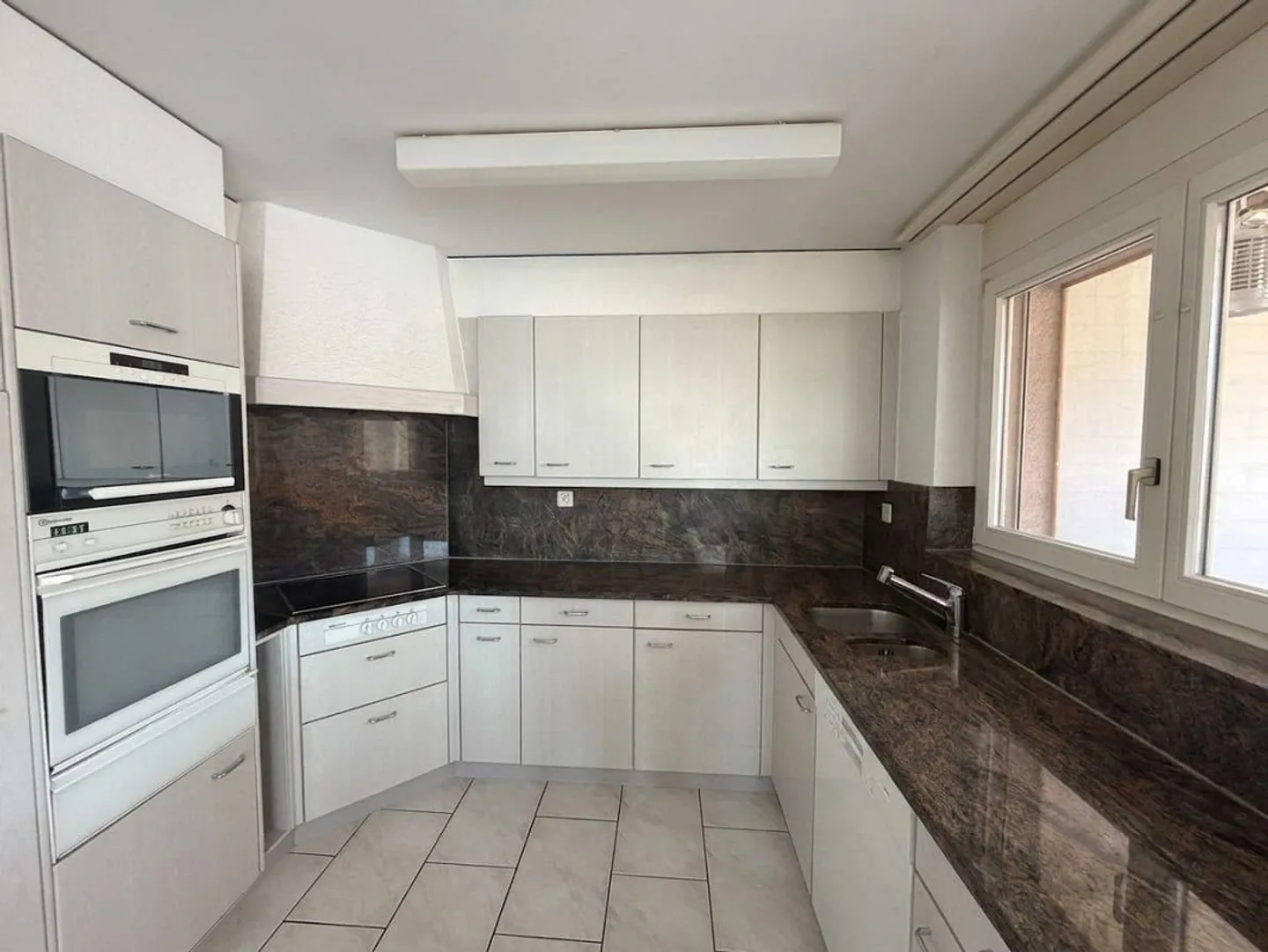4-room apartment with balcony & garage for sale in Unterkulm - Photo 7 of 10