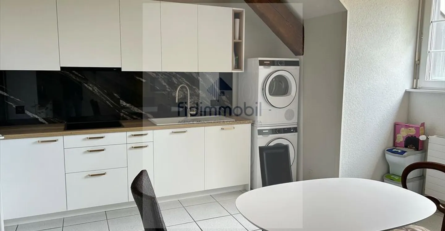 BELLISSIMO APPARTAMENTO PARZIALMENTE RISTRUTTURATO IN UNA CASA DI PAESE - Foto 2 di 12