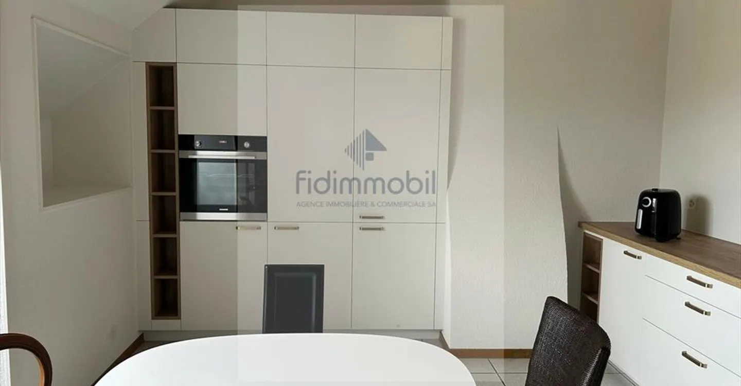 BELLISSIMO APPARTAMENTO PARZIALMENTE RISTRUTTURATO IN UNA CASA DI PAESE - Foto 3 di 12