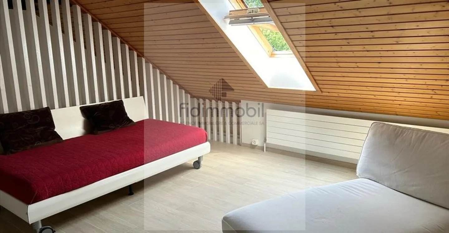 BELLISSIMO APPARTAMENTO PARZIALMENTE RISTRUTTURATO IN UNA CASA DI PAESE - Foto 5 di 12