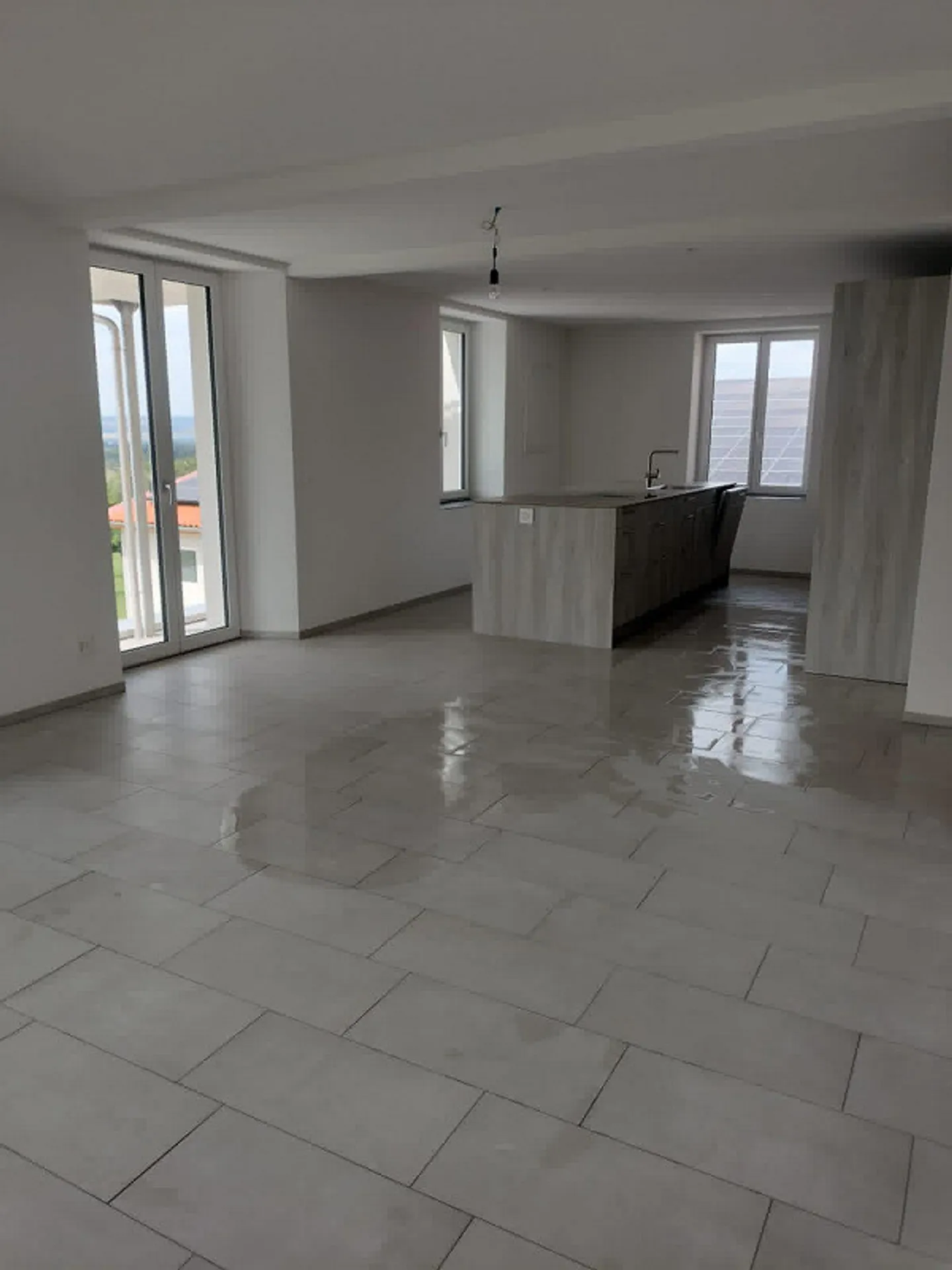 Ampio appartamento di 5,5 stanze nel verde - Foto 1 di 8