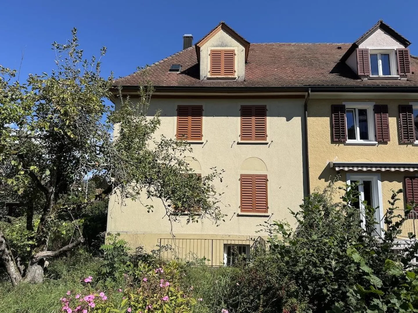 Casa unifamiliare in una posizione attraente nel quartiere di Zelgli - Foto 1 di 8